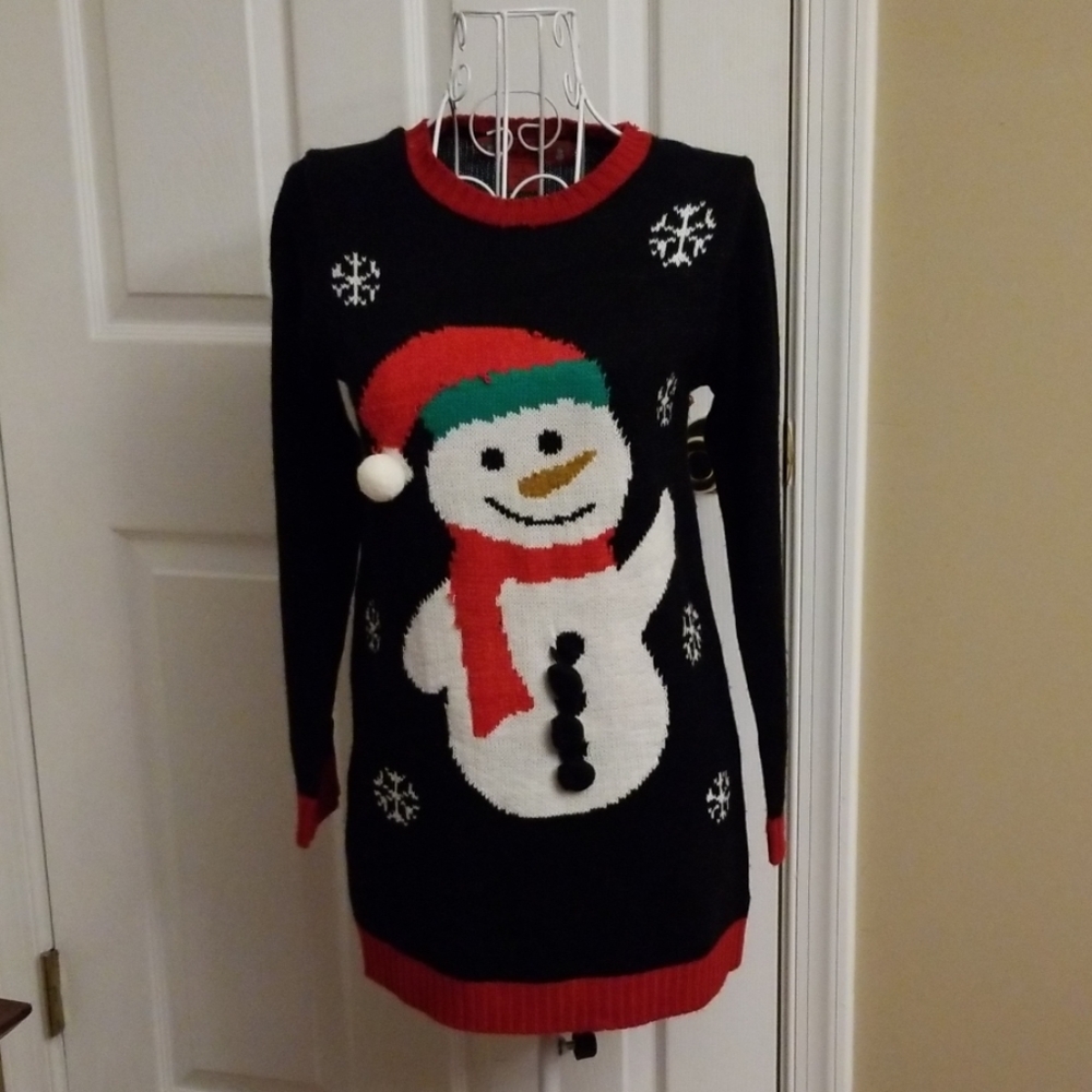 🧣$5 ITEM MUST BUNDLE WITH 2 other items Ugh-Lee Sweater 😊